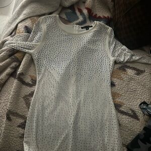 White mid slim fit dress